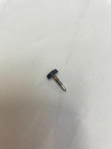 VIS SERRE AIGUILLE  MACHINE A COUDRE BERNINA