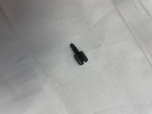 VIS SERRE AIGUILLE MACHINE A COUDRE PFAFF 1196